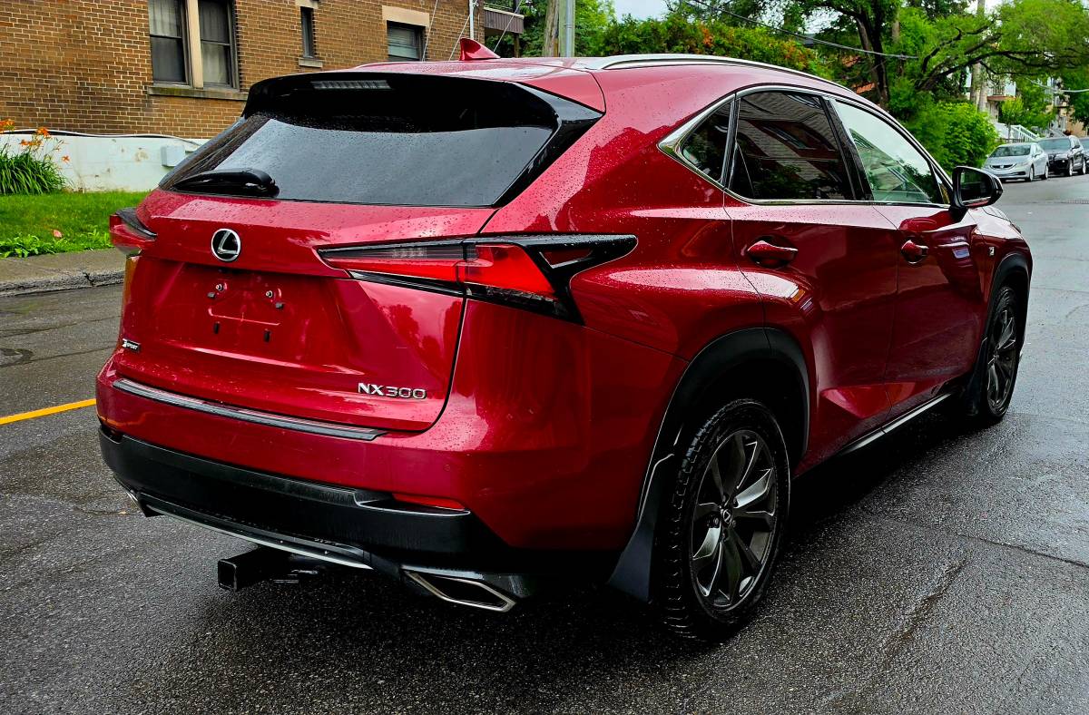 2020 Lexus, Import Kanada — Foto 2 z 12