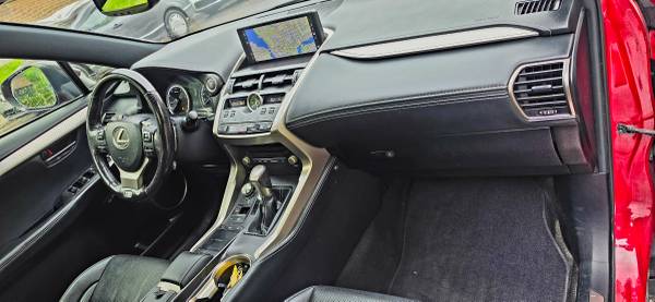 2020 Lexus, Import Kanada — Foto 8 z 12