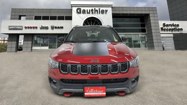 2026 Jeep Compass Trailhawk, rot, 15 km, Import Kanada — Foto 1 z 5 2026 Jeep Compass Trailhawk, rot, 15 km, Import Kanada — Foto 1 z 5
