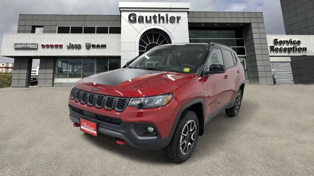 2026 Jeep Compass Trailhawk, rot, 15 km, Import Kanada — Foto 2 z 5