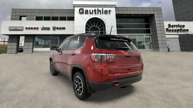 2026 Jeep Compass Trailhawk, rot, 15 km, Import Kanada — Foto 4 z 5