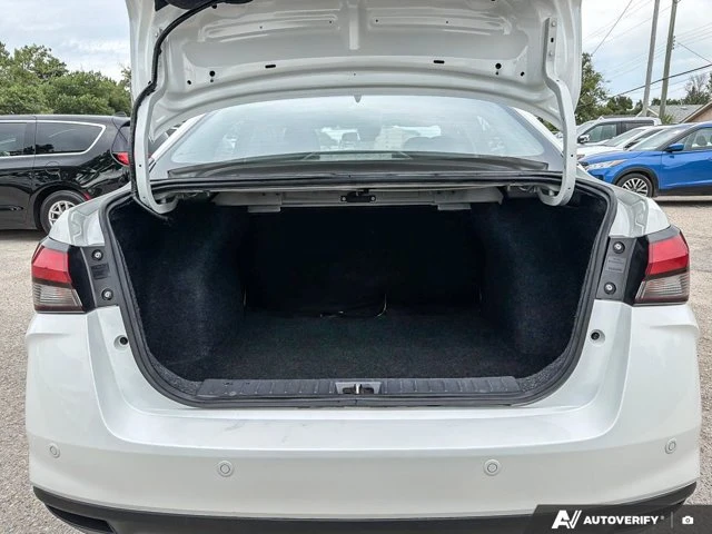 2025 Nissan Versa | Heated Front Bucket Seats | Illuminated Entry |, weiß, 44.530 km, Import Kanada — Foto 14 z 20