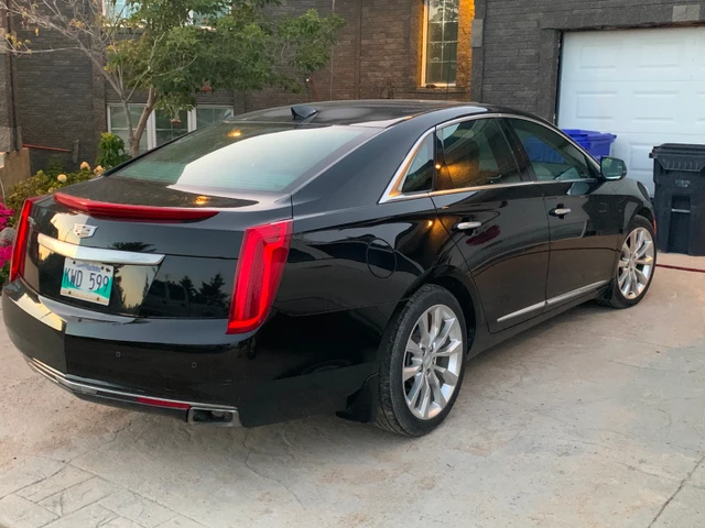 2016 Cadillac Xts Luxury, schwarz, 118.926 km, Import Kanada — Foto 1