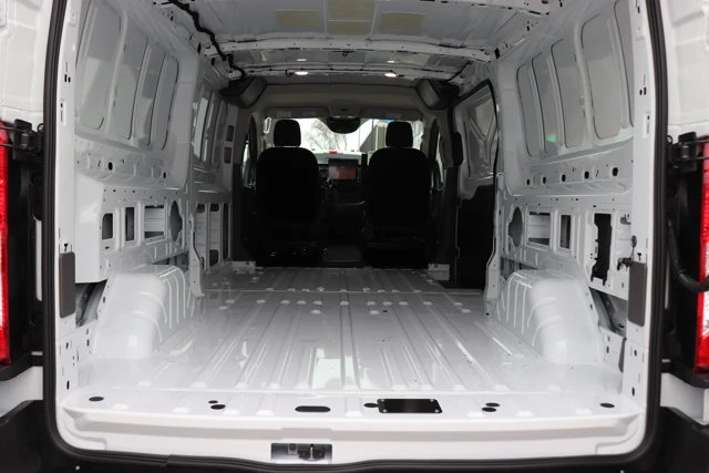2026 Ford Transit Cargo Van, weiß, 3 km, Import Kanada — Foto 9 z 12