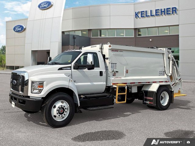 2027 Ford F750, 17 km, Import Kanada — Foto 1