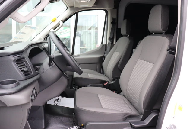 2026 Ford Transit Cargo Van, weiß, 68 km, Import Kanada — Foto 10 z 18