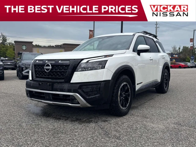 2024 Nissan Pathfinder ROCK CREEK|LTHR|HTD SEATS/WHEEL|360 CAM|PWR SEAT|, weiß, 21.308 km, Import Kanada — Foto 1