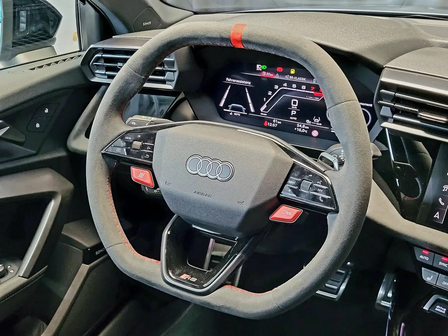 2026 Audi RS3, 10 km, Deutschland — Foto 12 z 12