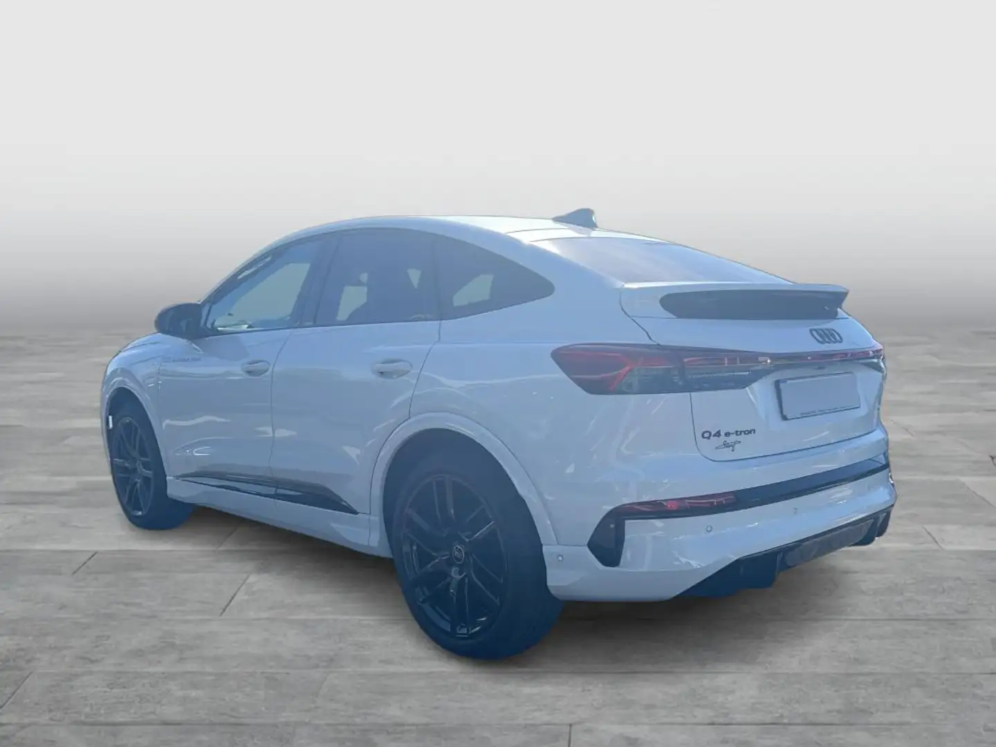 2026 Audi Q4 e-tron, 1 km, Deutschland — Foto 3 z 12