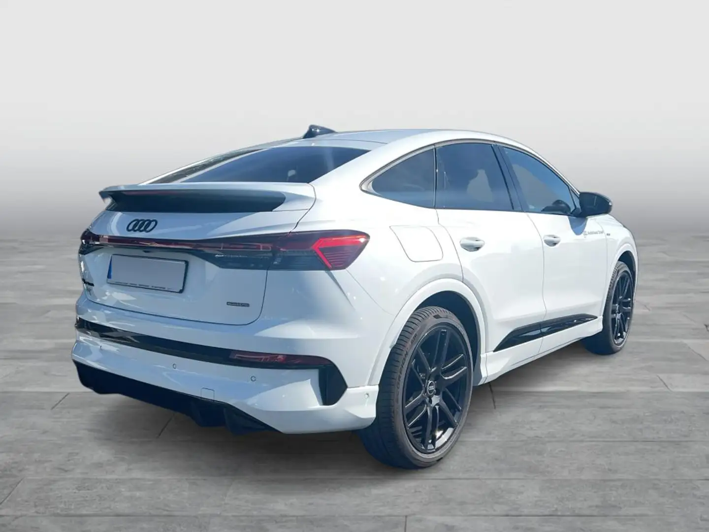 2026 Audi Q4 e-tron, 1 km, Deutschland — Foto 5 z 12