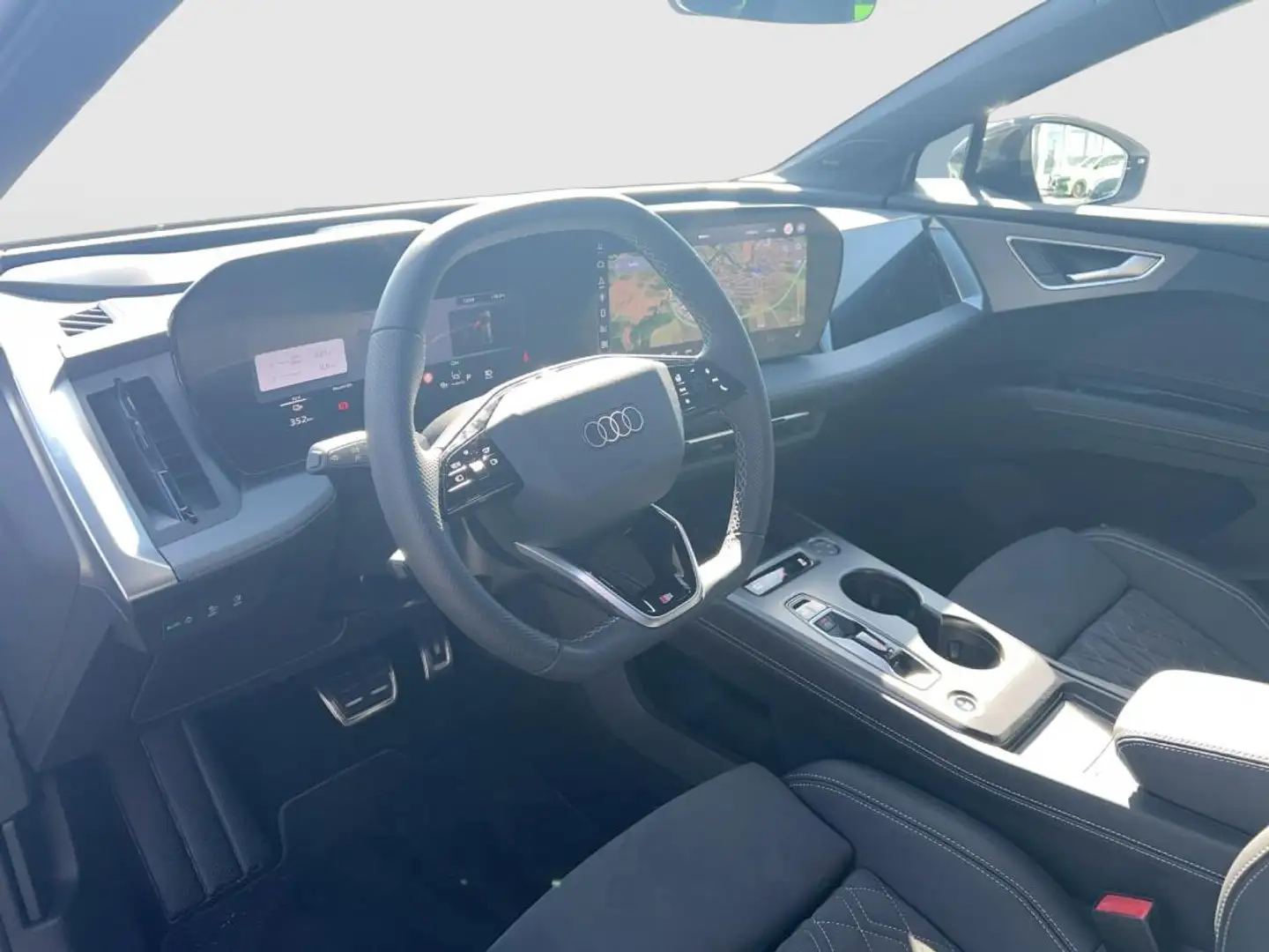 2026 Audi Q4 e-tron, 1 km, Deutschland — Foto 9 z 12