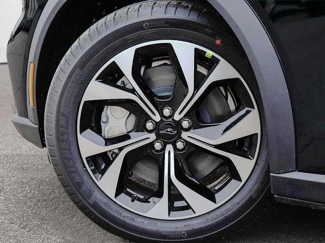 2026 Ford Mustang Mach-E Select, schwarz, 30 km, Import Kanada — Foto 8 z 18
