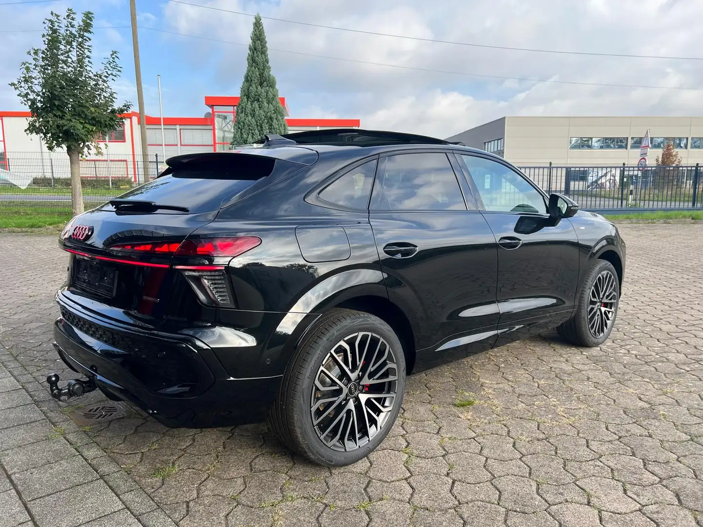 2026 Audi Q3, 1 km, Deutschland — Foto 7 z 12