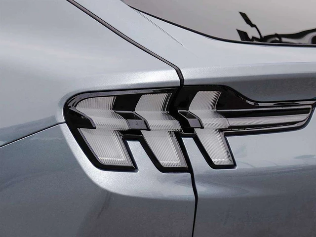 2026 Ford Mustang Mach-E Select, grau, 30 km, Import Kanada — Foto 11 z 18