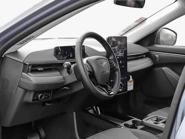 2026 Ford Mustang Mach-E Select, grau, 30 km, Import Kanada — Foto 12 z 18