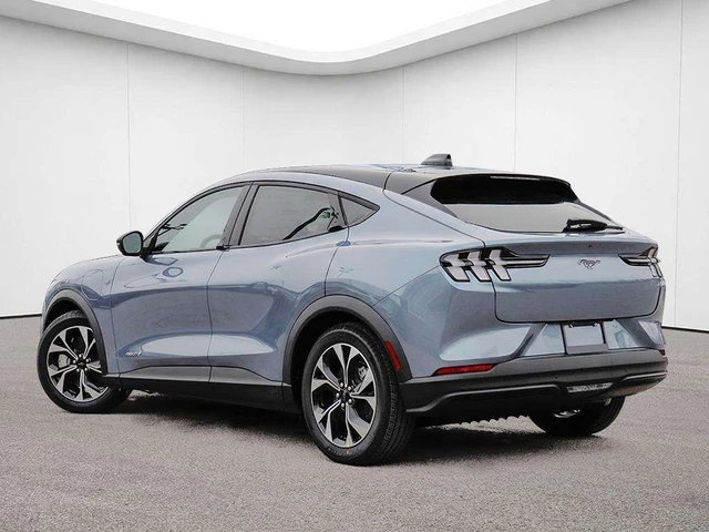 2026 Ford Mustang Mach-E Select, grau, 30 km, Import Kanada — Foto 4 z 18