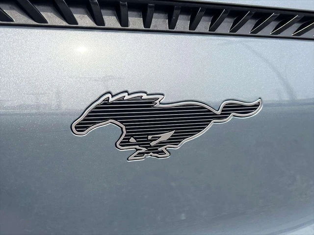2026 Ford Mustang Mach-E Select, grau, 30 km, Import Kanada — Foto 9 z 18