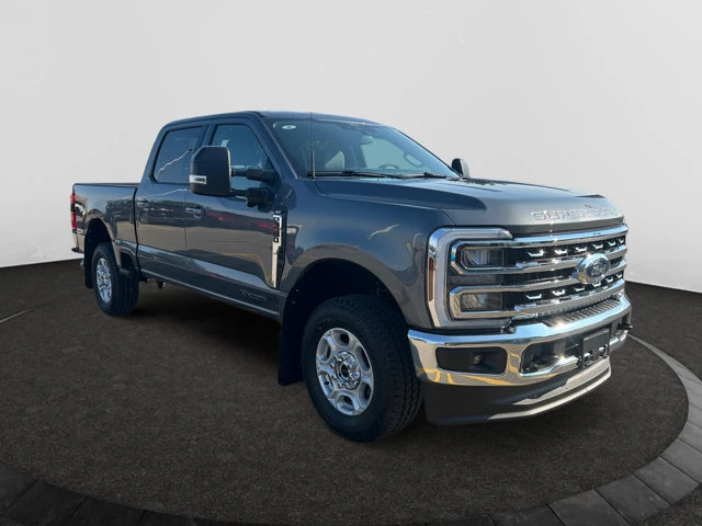 2026 Ford F-250 LARIAT, schwarz, 30 km, Import Kanada — Foto 7 z 20