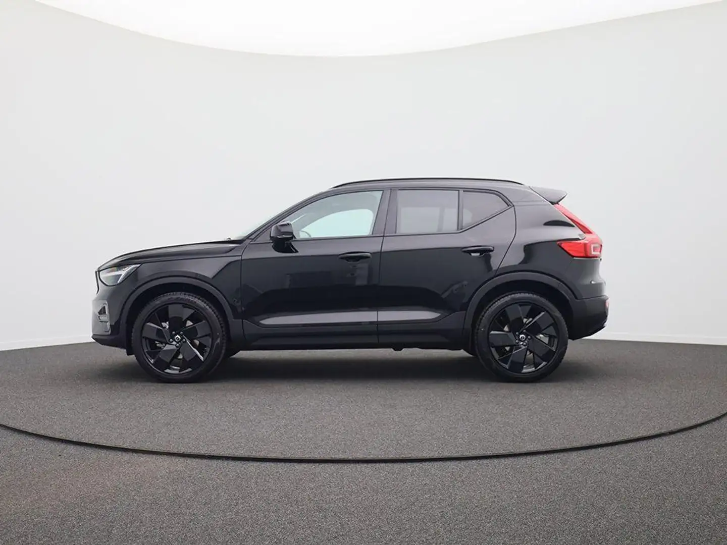 2026 Volvo XC40, schwarz, 2 km, Deutschland — Foto 2 z 12