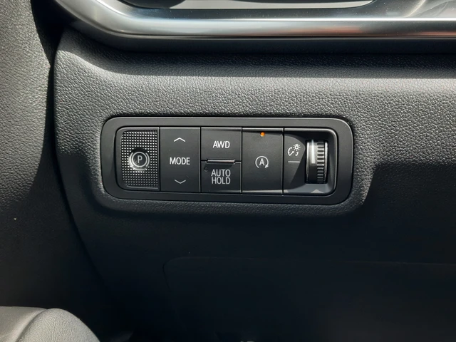 2027 GMC Terrain AWD Elevation, schwarz, 6 km, Import Kanada — Foto 12 z 20