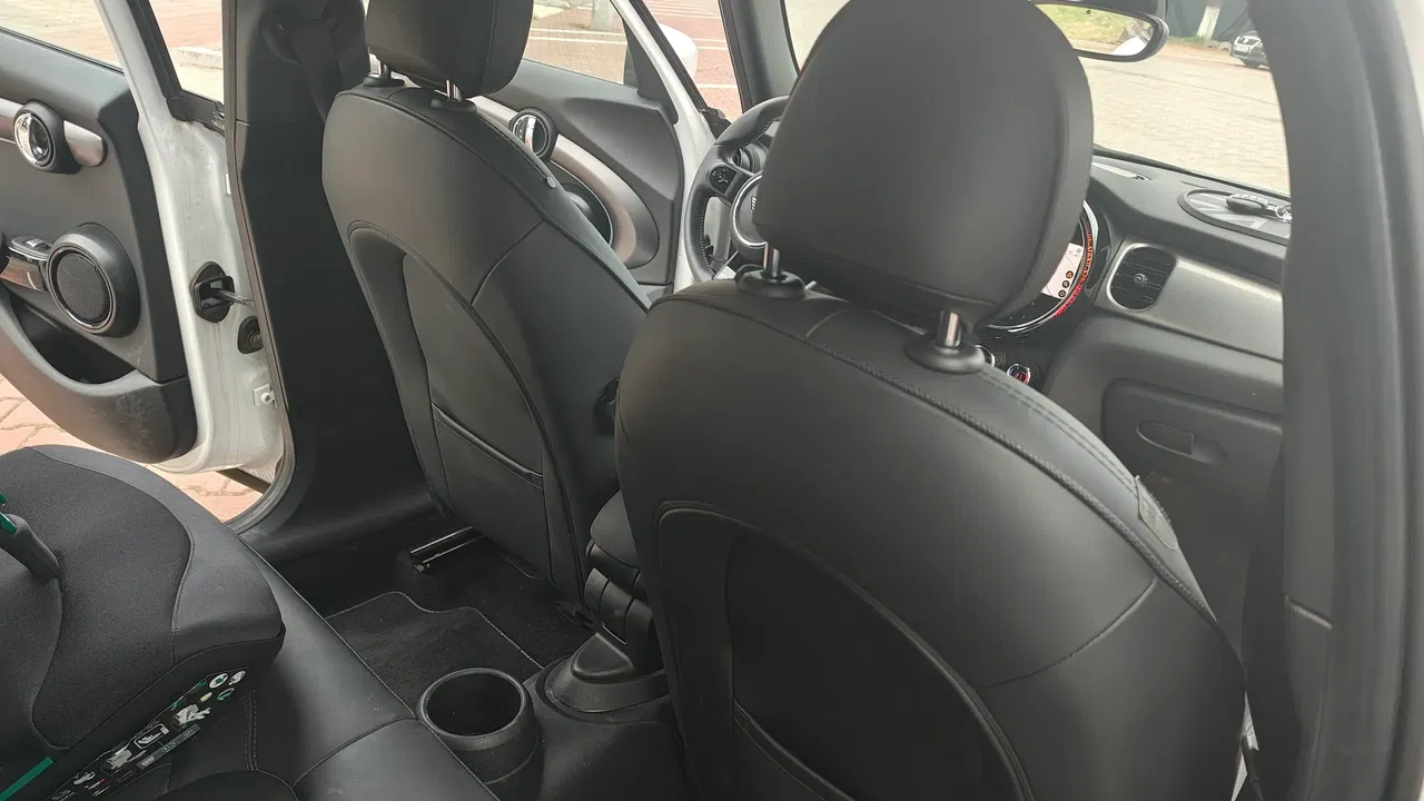 2023 MINI Cooper, 21.900 km, Rumänien — Foto 14 z 35