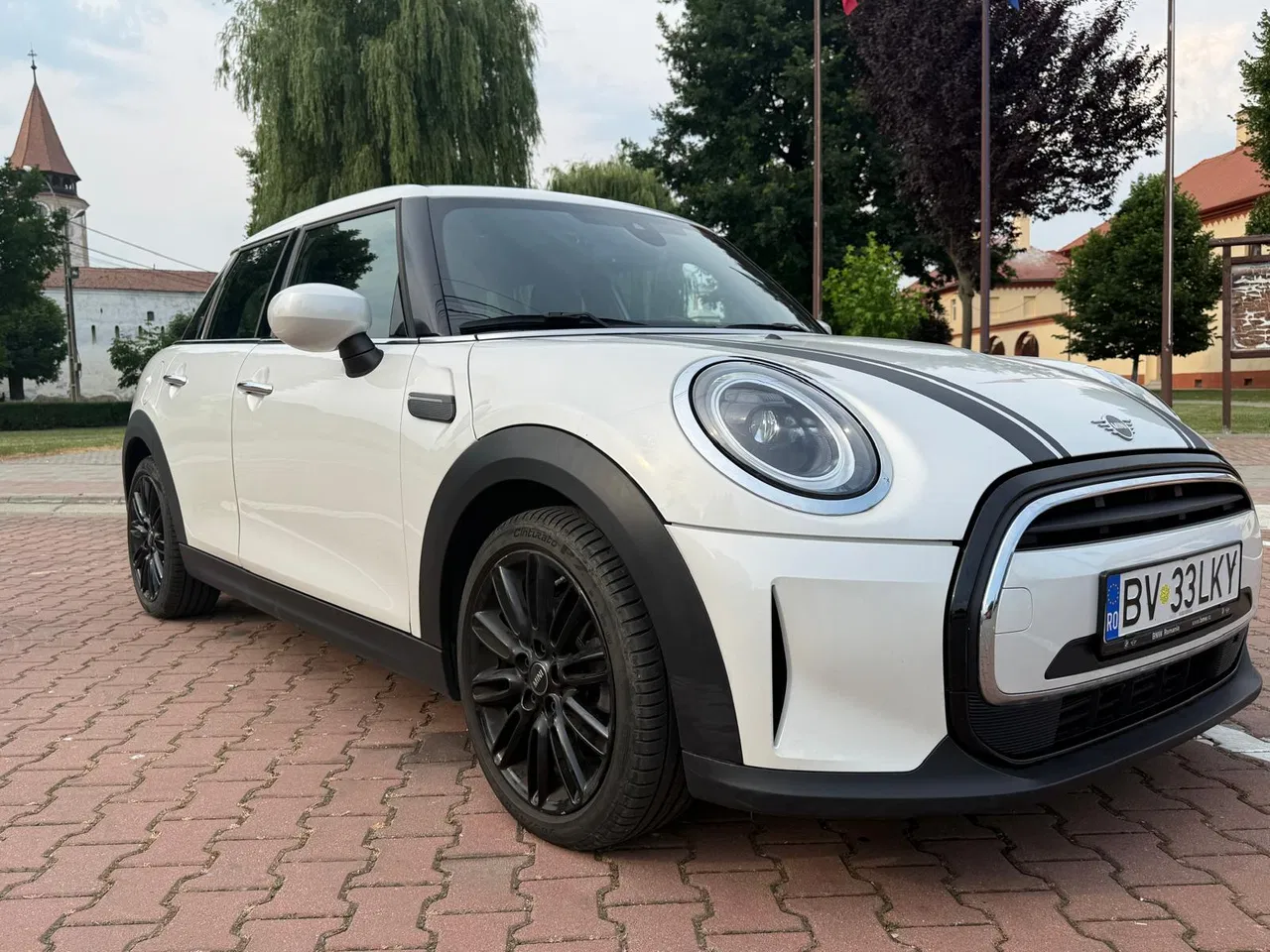 2023 MINI Cooper, 21.900 km, Rumänien — Foto 2 z 35