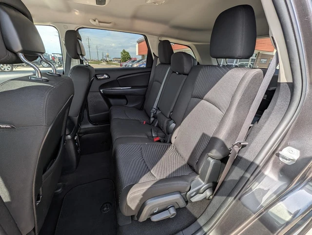2017 Dodge Journey SXT | Navigation | Keyless entry, grau, 122.000 km, Import Kanada — Foto 8 z 15