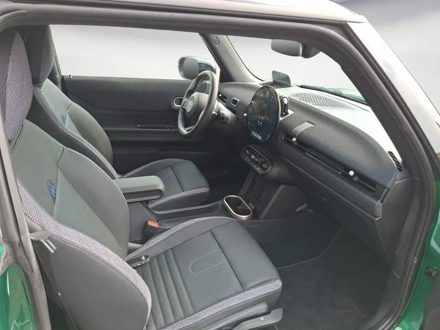 2026 MINI Cooper C, 3.469 km, Deutschland — Foto 10 z 12