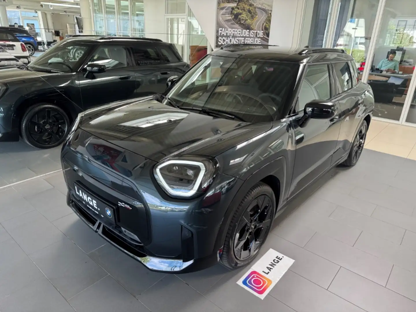 2026 MINI Aceman, 380 km, Německo — Foto 1