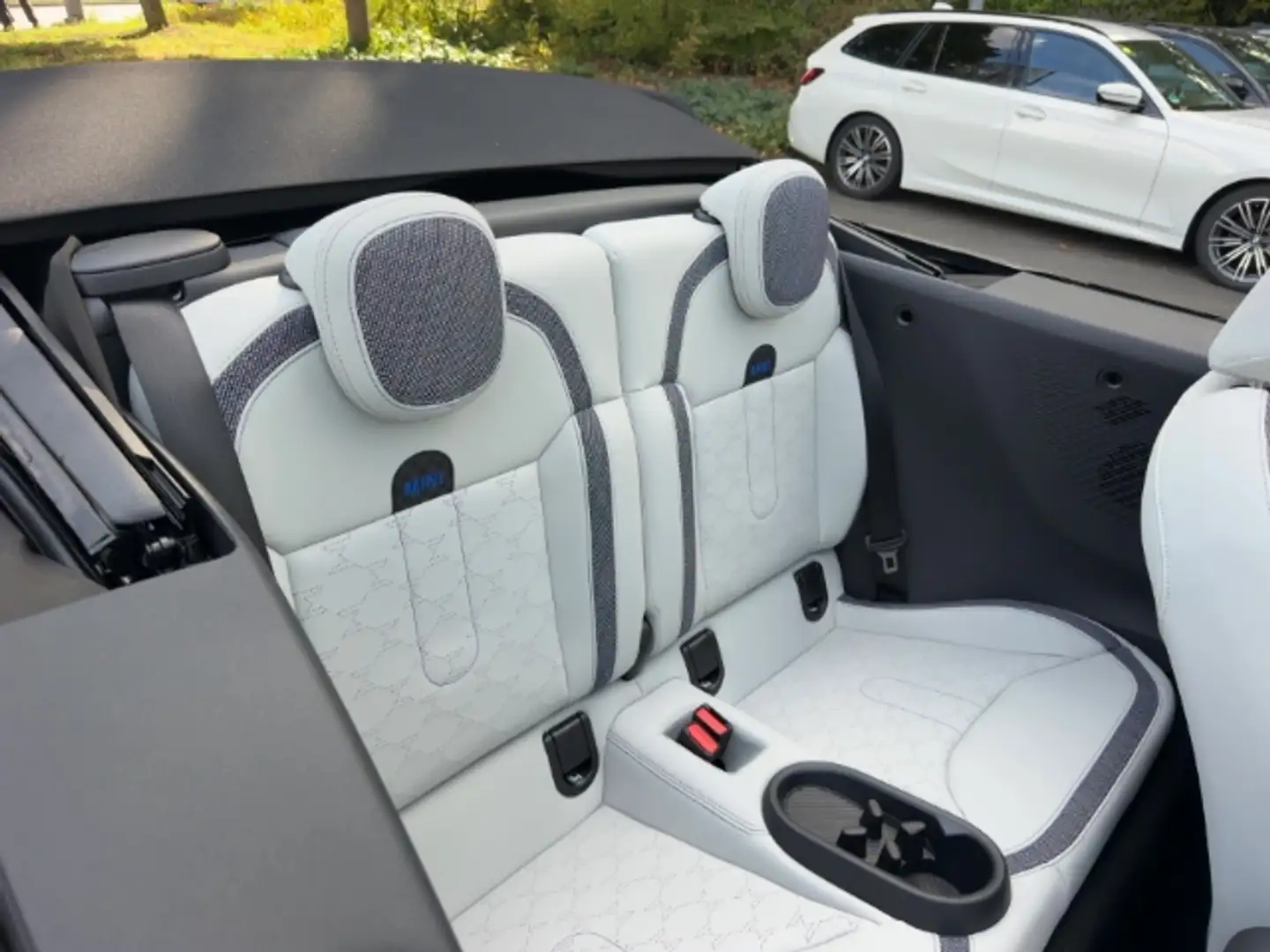 2026 MINI Cooper Cabrio, 2.148 km, Deutschland — Foto 7 z 12