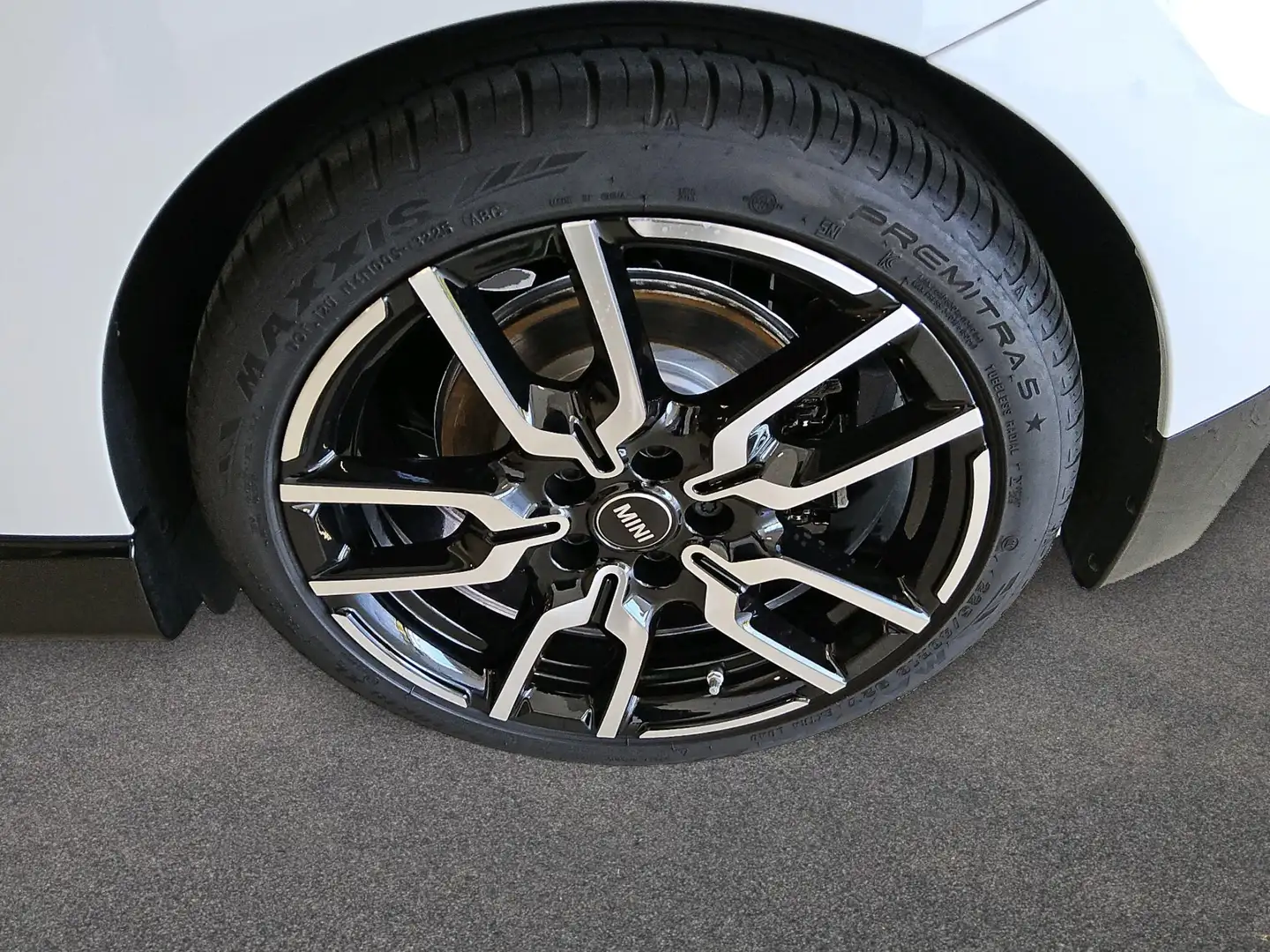 2026 MINI Cooper SE, 1.565 km, Deutschland — Foto 12 z 12