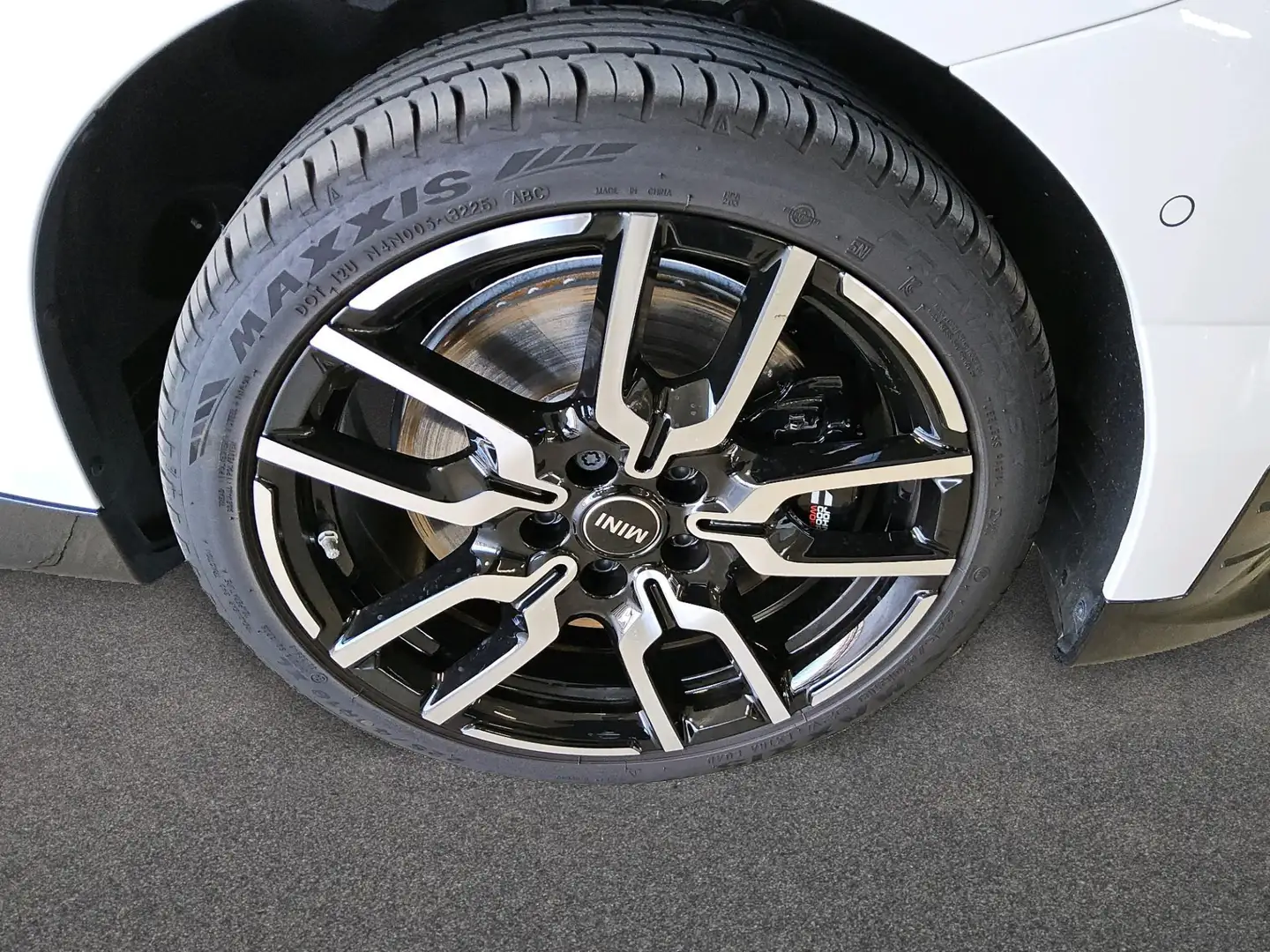 2026 MINI Cooper SE, 1.565 km, Deutschland — Foto 9 z 12