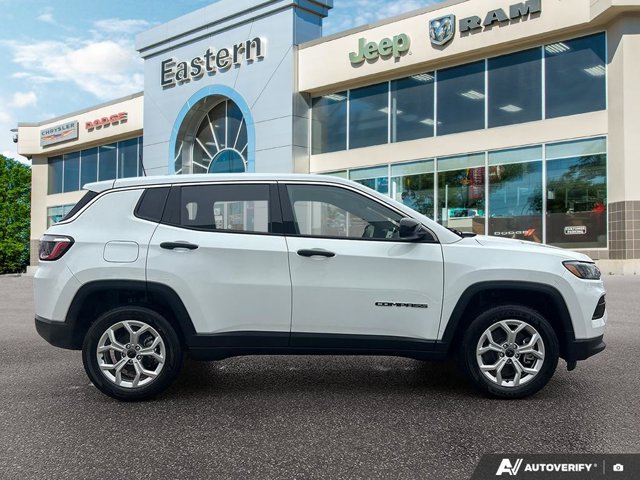 2026 Jeep Compass Sport | Back-Up Camera | Keyless Entry and Keyless Start |, weiß, 16 km, Import Kanada — Foto 6 z 20