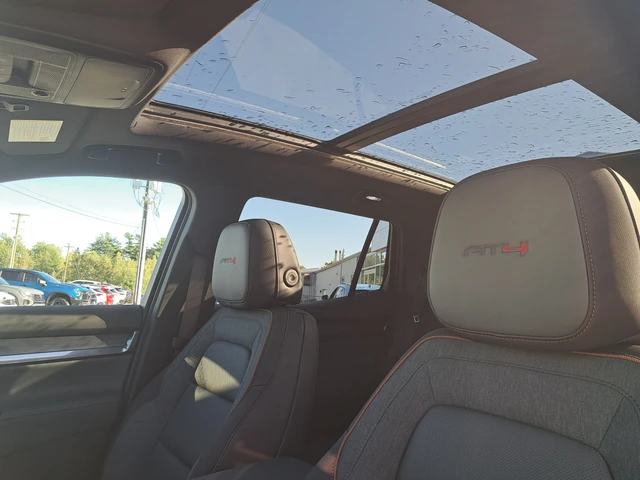 2027 GMC Terrain AWD AT4, schwarz, 6 km, Import Kanada — Foto 3 z 20