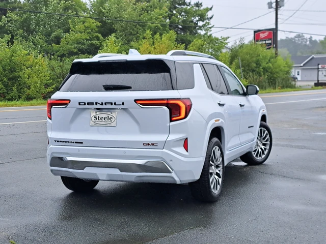 2027 GMC Terrain AWD Denali, schwarz, 6 km, Import Kanada — Foto 6 z 20