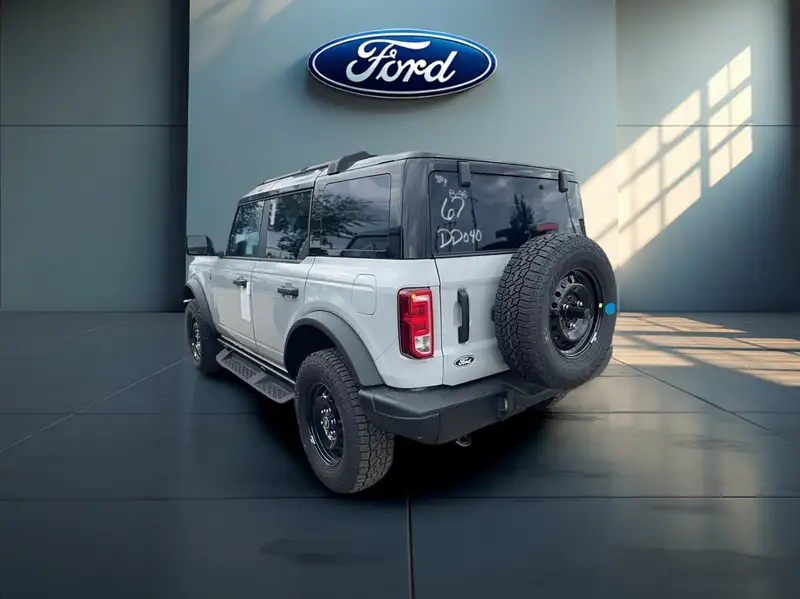 2026 Ford Bronco Big Bend, grau, 0 km, Import Kanada — Foto 4 z 12