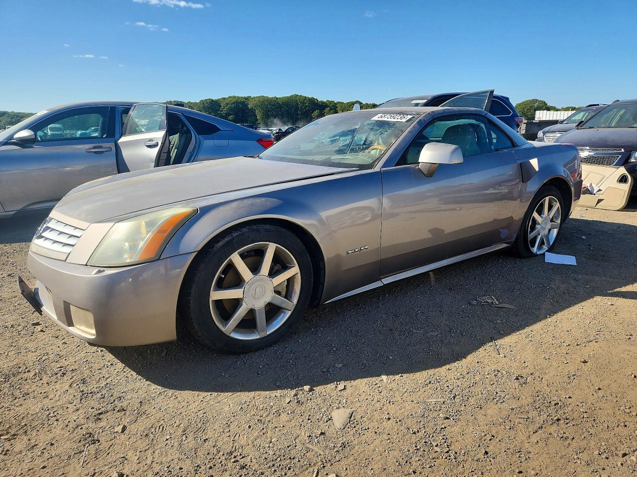 2004 Cadillac XLR, silber, 83.496 km, Import USA — Foto 1 2004 Cadillac XLR, silber, 83.496 km, Import USA — Foto 1