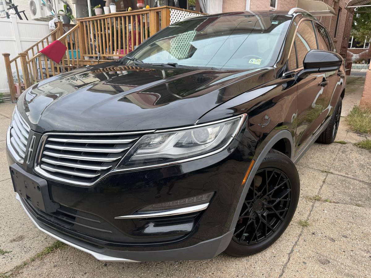 2017 Lincoln, Import USA — Foto 1 z 12 2017 Lincoln, Import USA — Foto 1 z 12