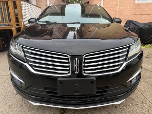 2017 Lincoln, Import USA — Foto 2 z 12