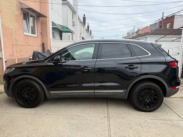 2017 Lincoln, Import USA — Foto 4 z 12