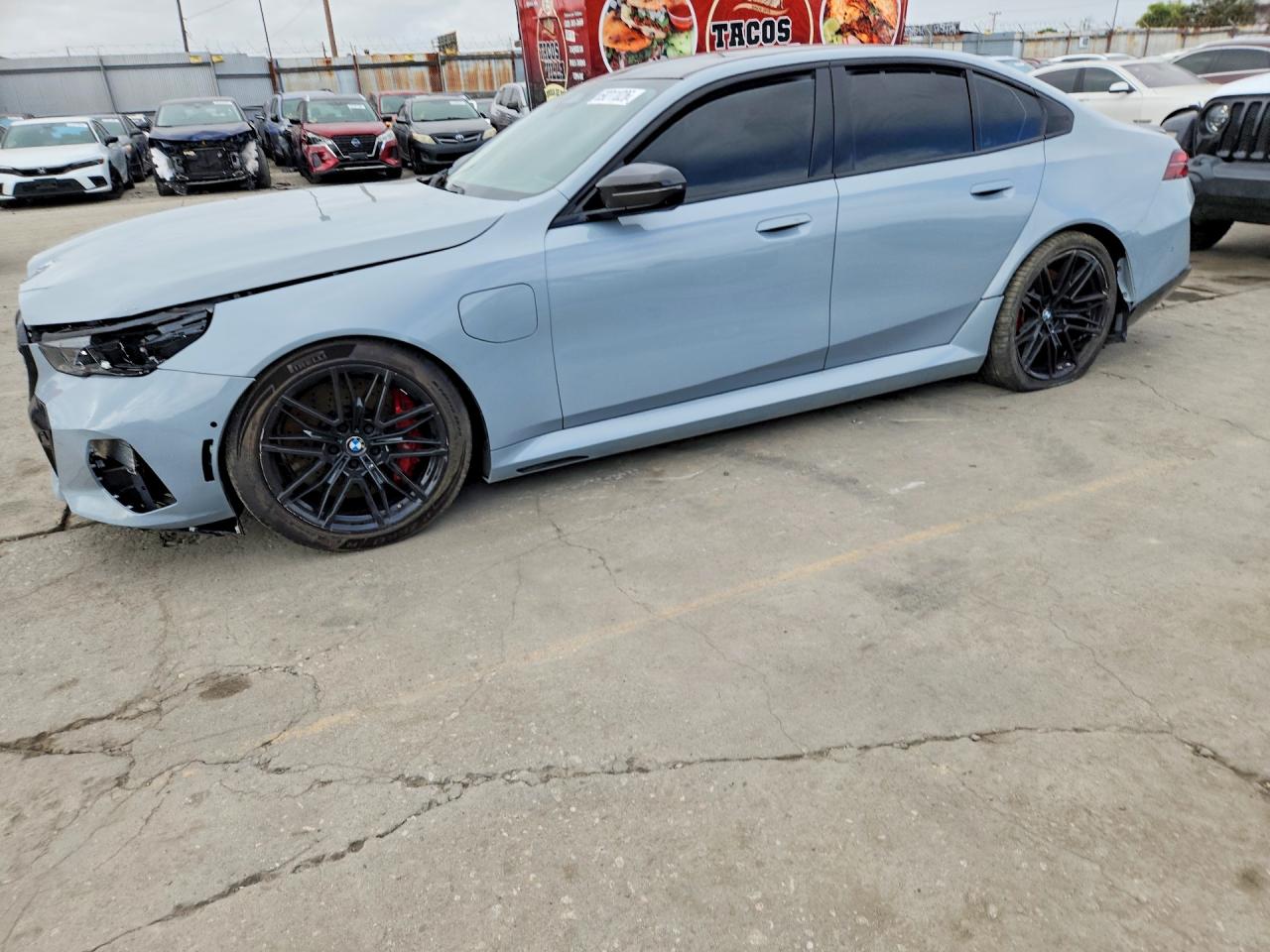 2026 BMW M5, silber, 23 km, Import USA — Foto 1