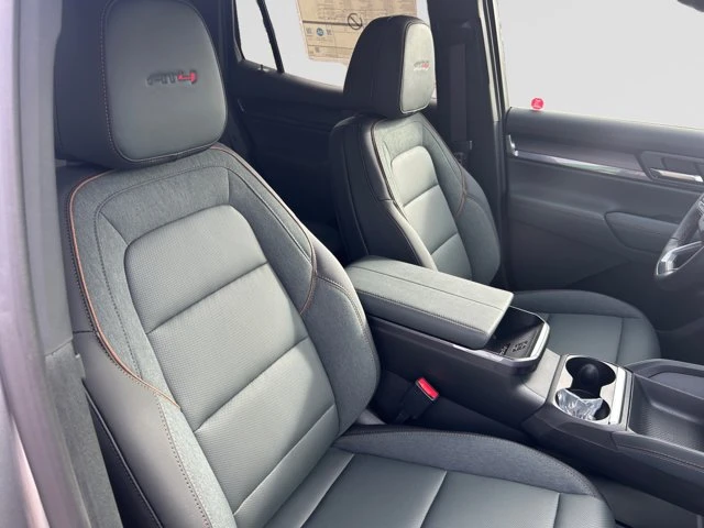 2027 GMC Terrain AWD AT4, grau, 5 km, Import Kanada — Foto 12 z 20