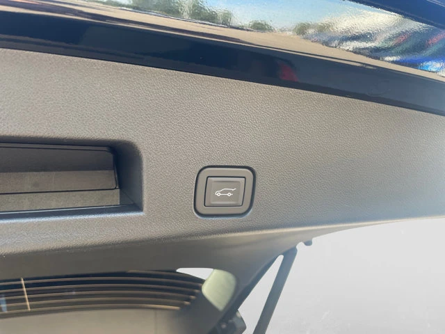 2027 GMC Acadia AT4 AWD, schwarz, 6 km, Import Kanada — Foto 11 z 20