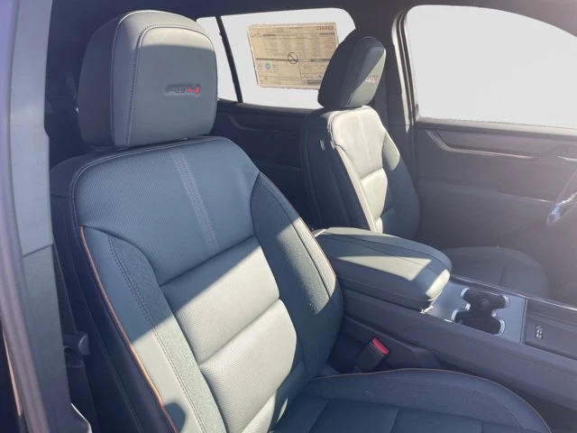 2027 GMC Acadia AT4 AWD, schwarz, 6 km, Import Kanada — Foto 12 z 20