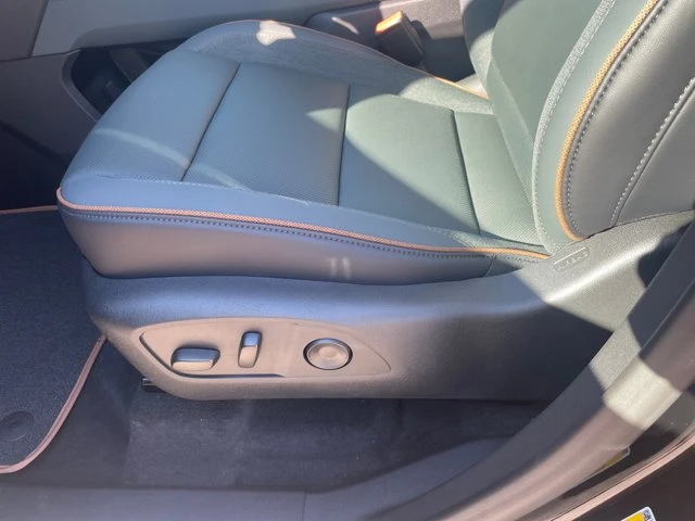 2027 GMC Acadia AT4 AWD, schwarz, 6 km, Import Kanada — Foto 15 z 20