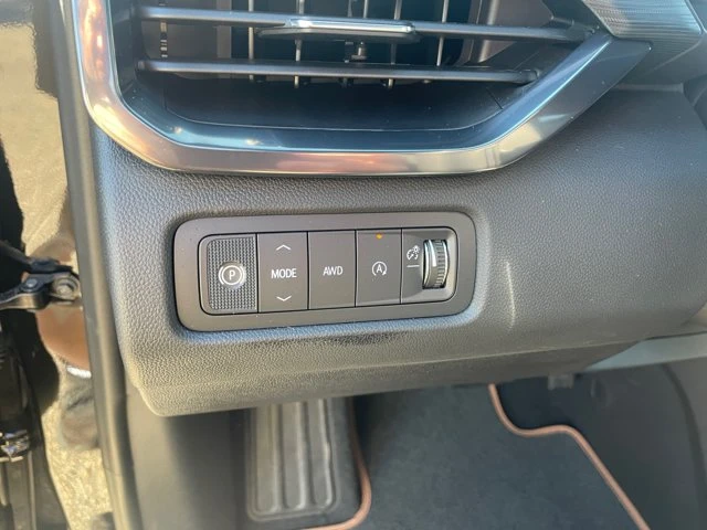 2027 GMC Acadia AT4 AWD, schwarz, 6 km, Import Kanada — Foto 16 z 20
