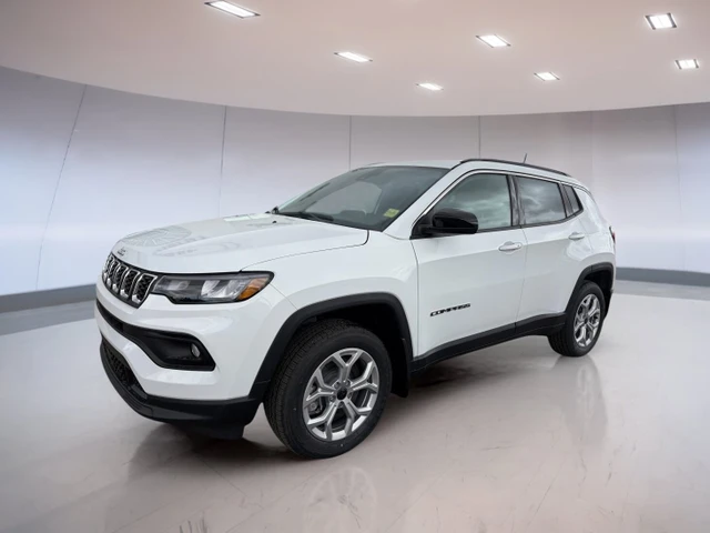 2026 Jeep Compass Latitude, weiß, 1 km, Import Kanada — Foto 1