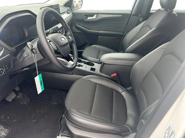 2026 Ford Escape PHEV, weiß, 3 km, Import Kanada — Foto 14 z 20