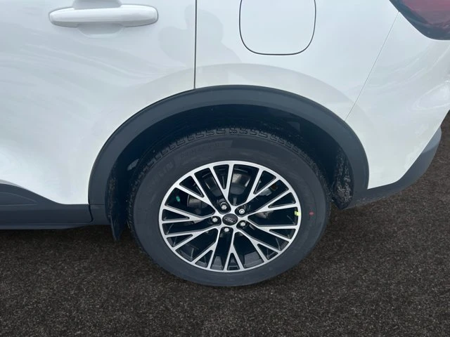 2026 Ford Escape PHEV, weiß, 3 km, Import Kanada — Foto 9 z 20