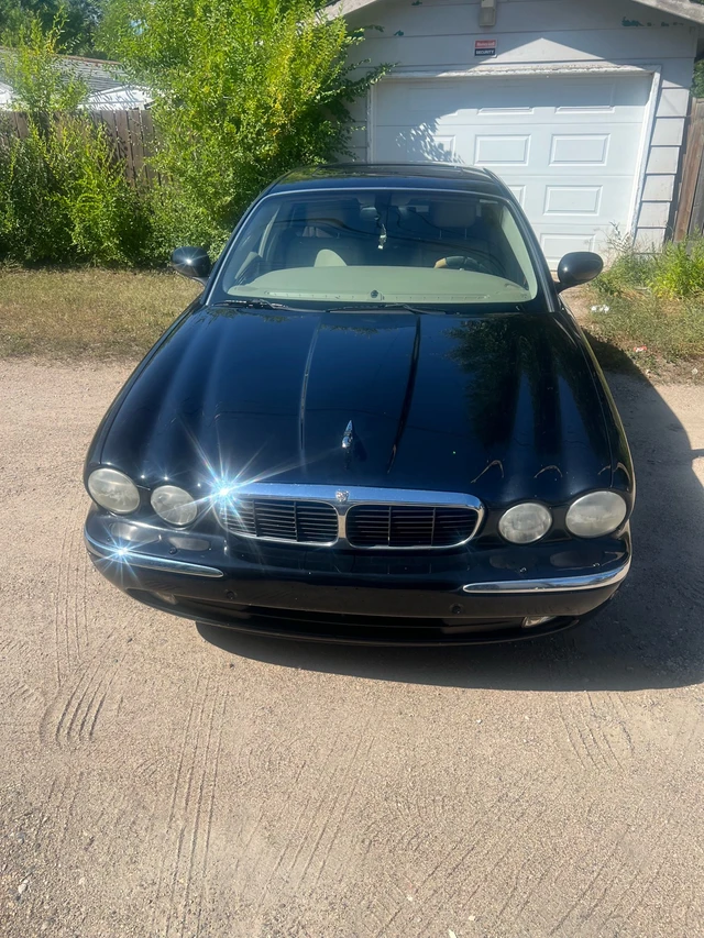 2004 Jaguar Xj, 140 km, Import Kanada — Foto 1 z 4 2004 Jaguar Xj, 140 km, Import Kanada — Foto 1 z 4